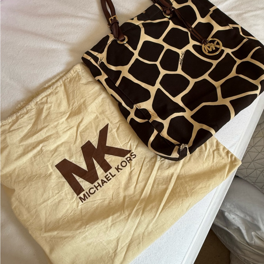 Clearing out house for sale everything must go! Make offers-M kors giraffe print